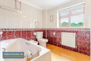 Ensuite Bathroom- click for photo gallery
